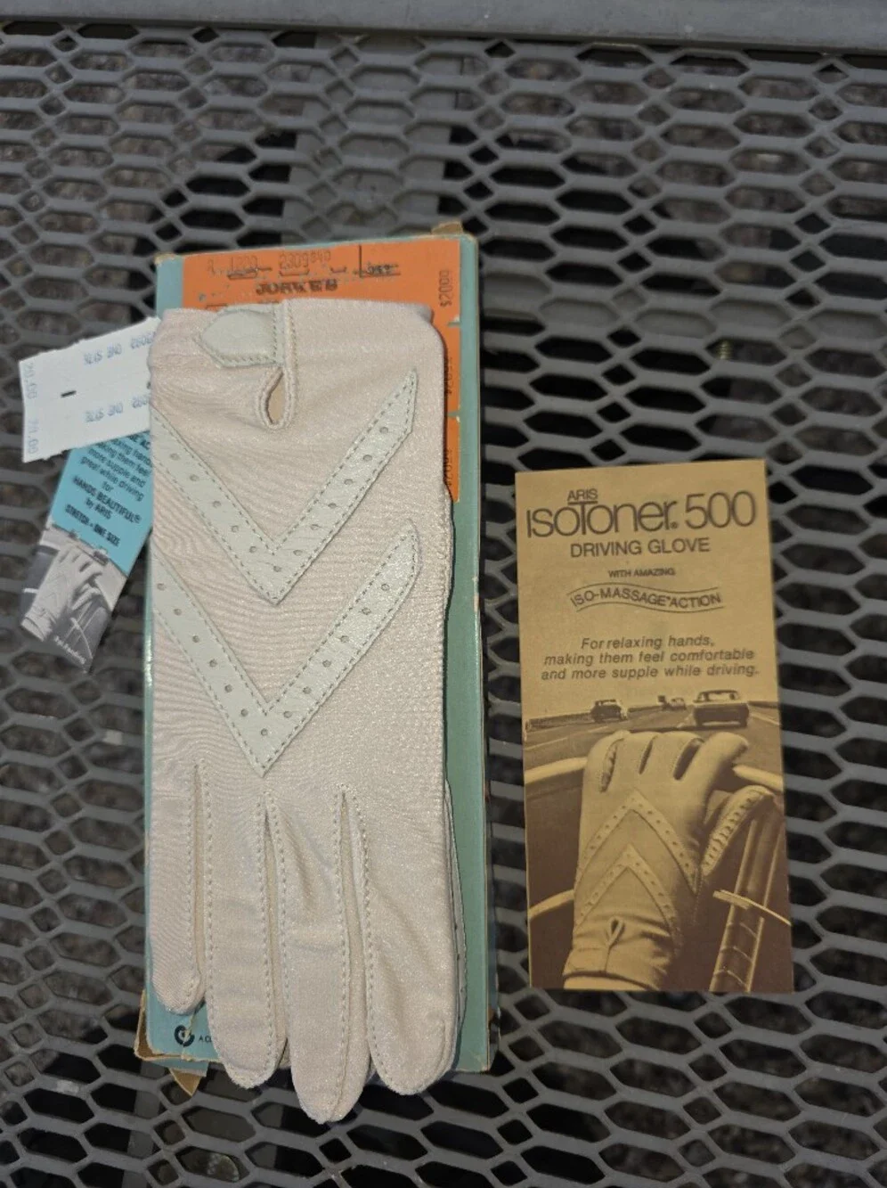 Aris Isotoner White Driving Gloves with Perforated X-Stitch